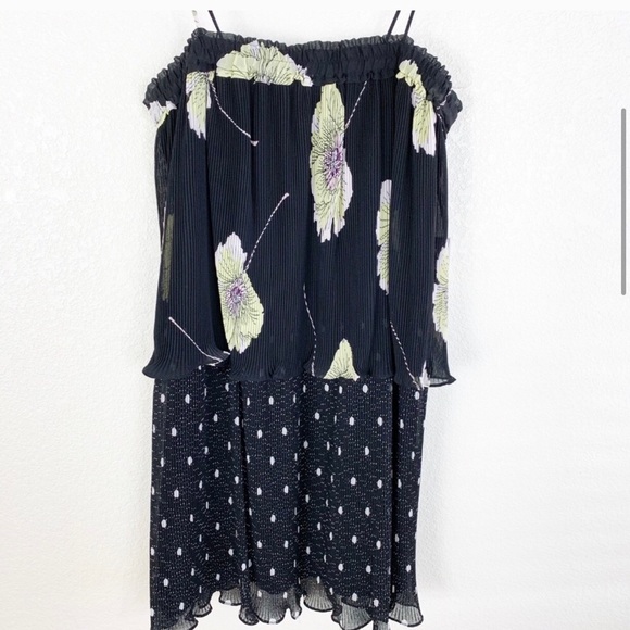 1. State NWT Pleated Floral Dress - Picture 3 of 5